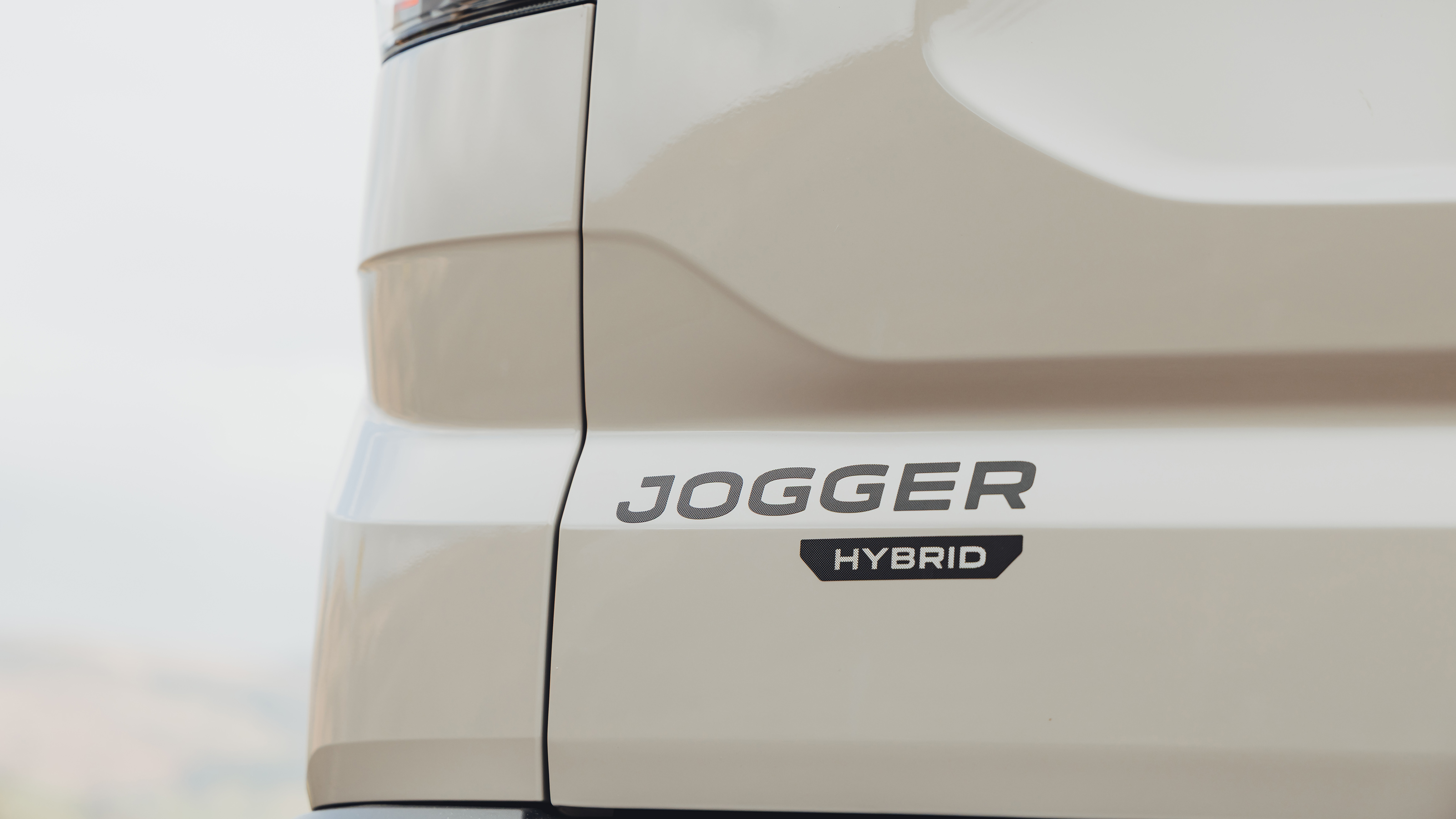 Dacia Jogger Hybrid 155 - 'Jogger Hybrid' badging