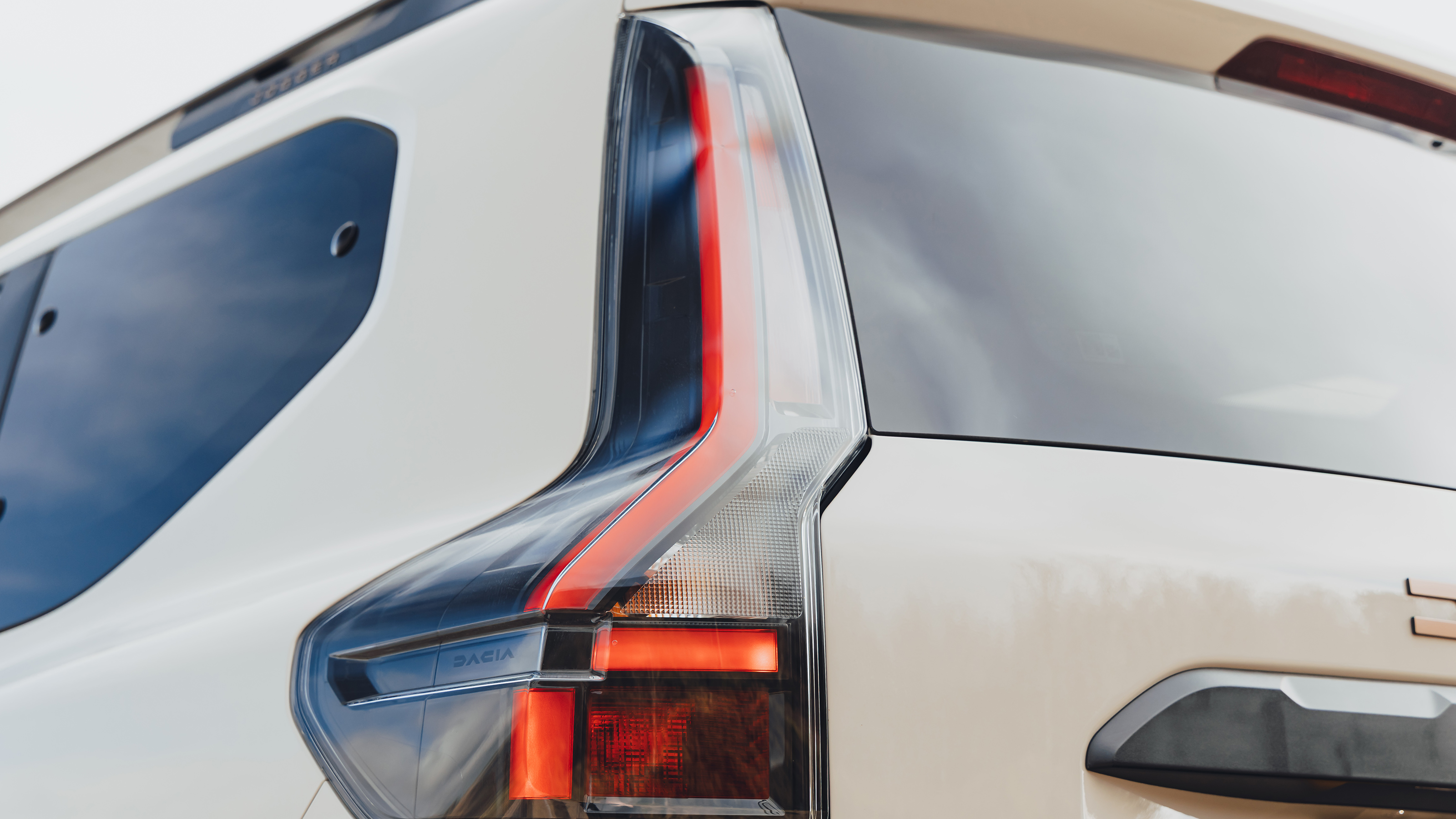 Dacia Jogger Hybrid 155 - tail light