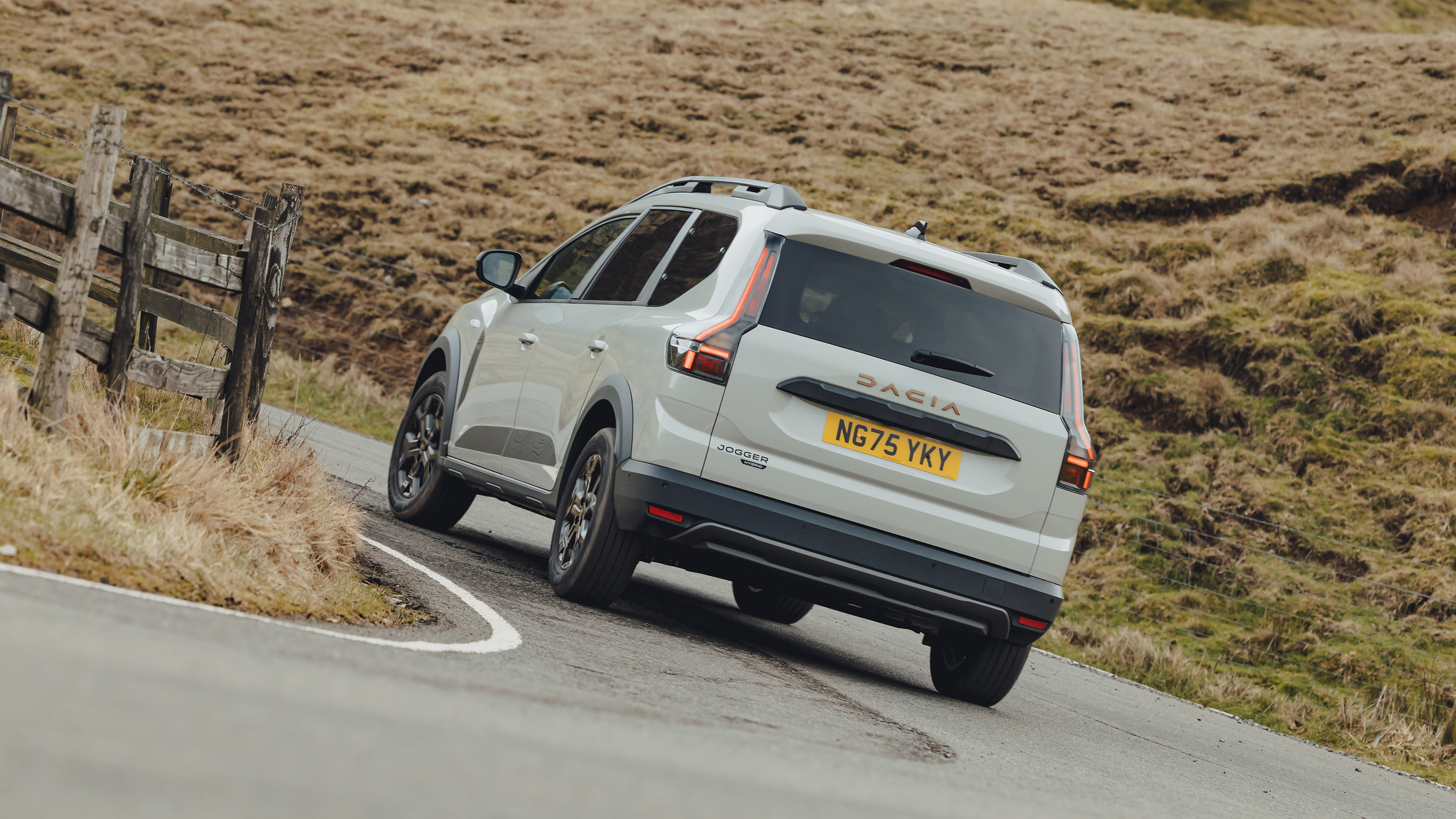 Dacia Jogger Hybrid 155 - rear cornering