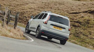 Dacia Jogger Hybrid 155 - rear cornering