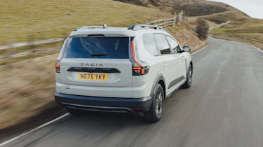 Dacia Jogger Hybrid 155 - rear tracking