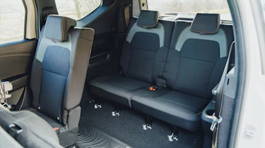 Dacia Jogger Hybrid 155 - rear seats