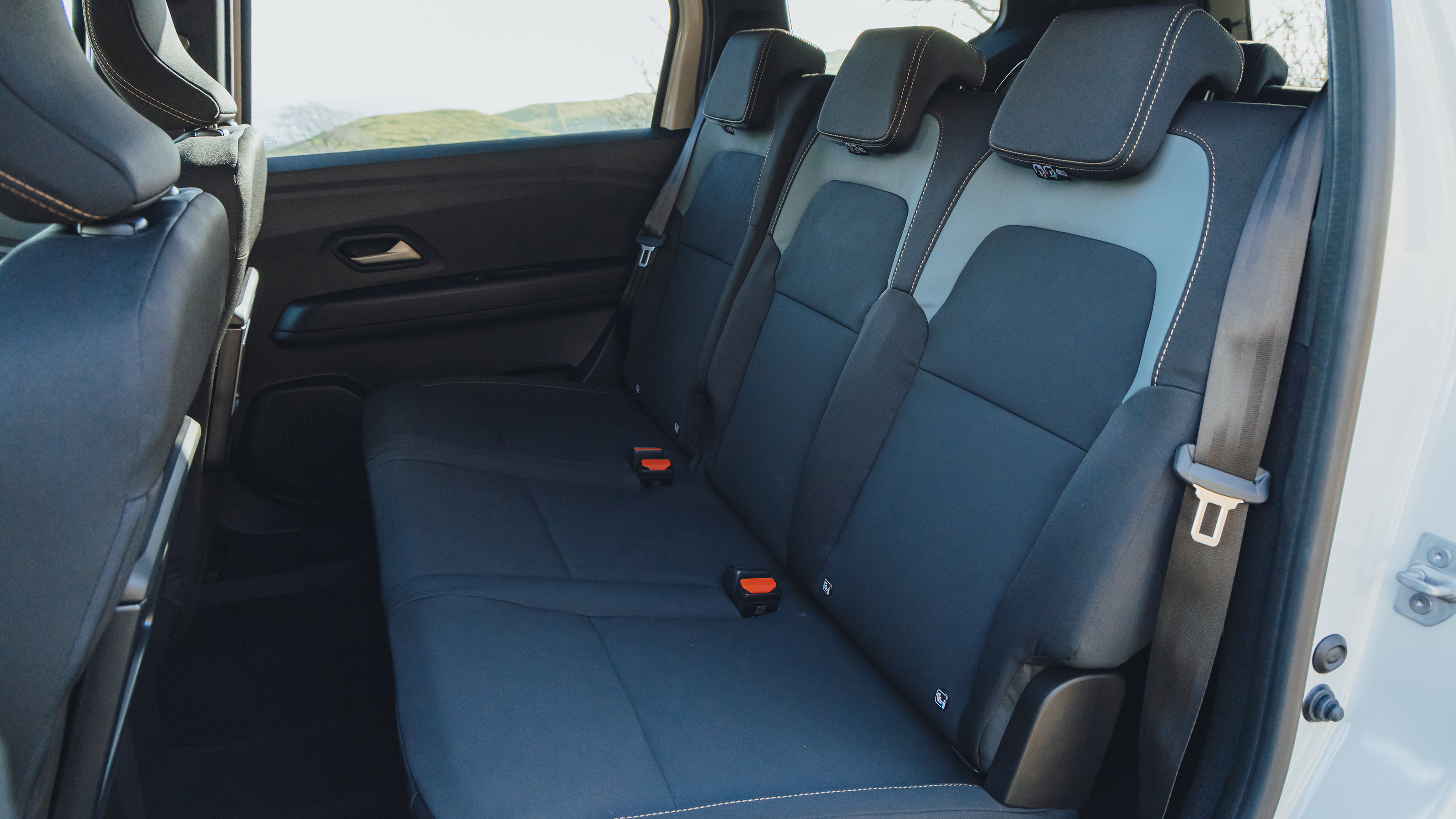 Dacia Jogger Hybrid 155 - mid-row seats
