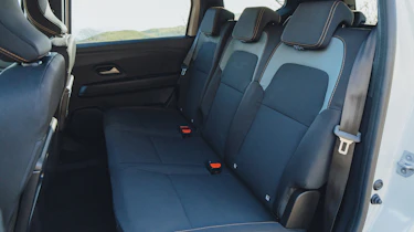 Dacia Jogger Hybrid 155 - mid-row seats