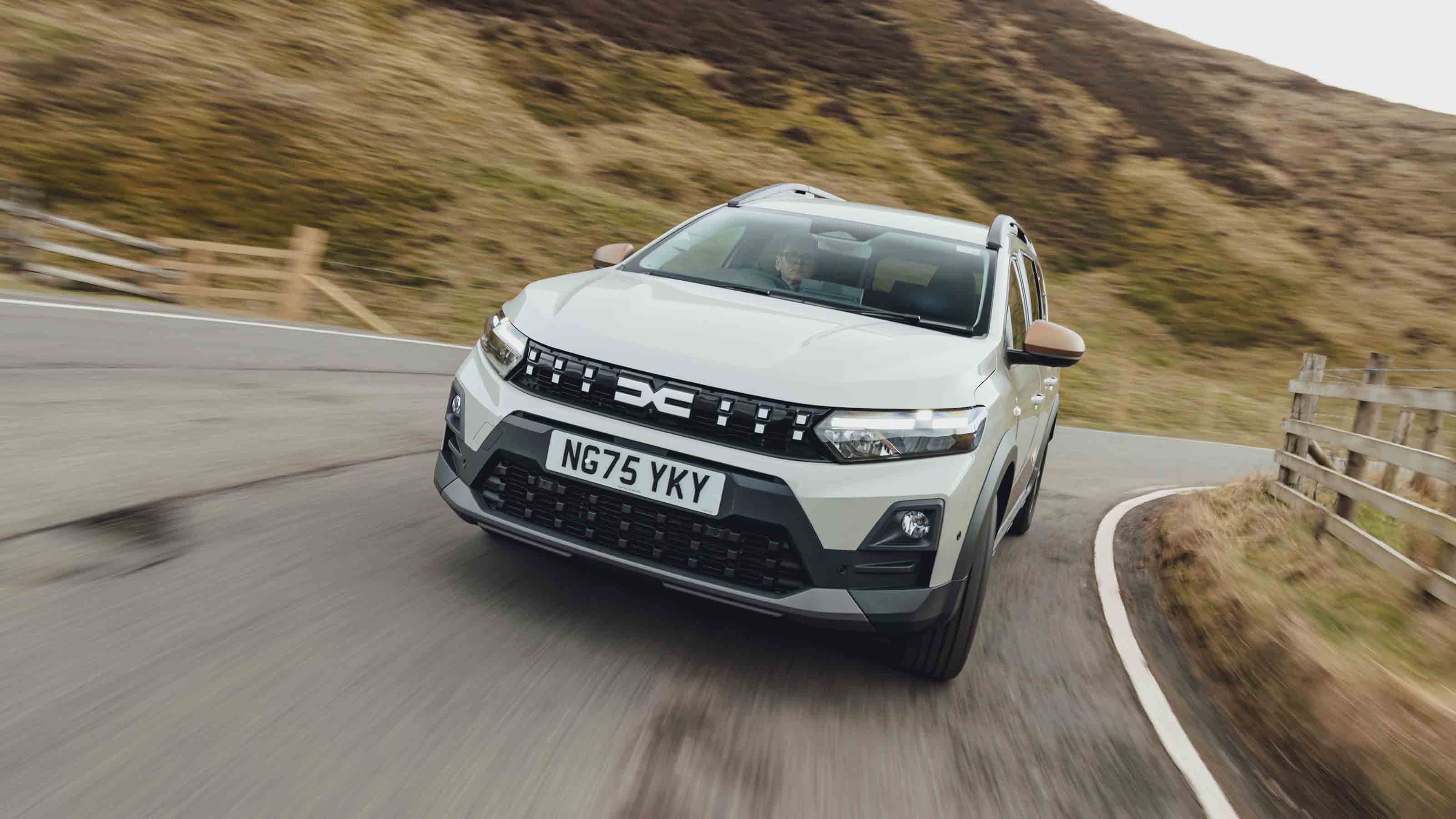 Dacia Jogger - front cornering, close