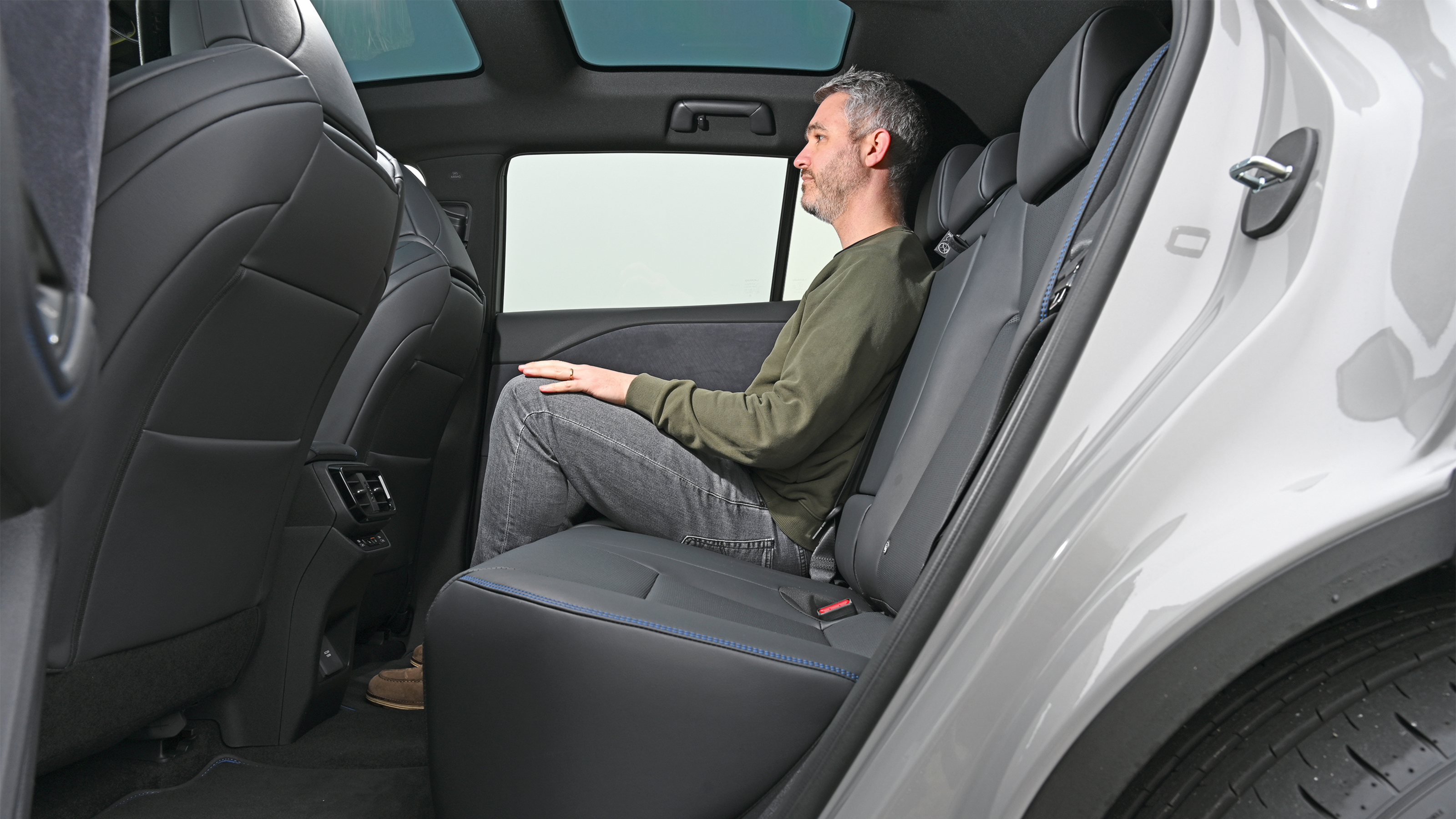 Lexus RZ550e - rear seats