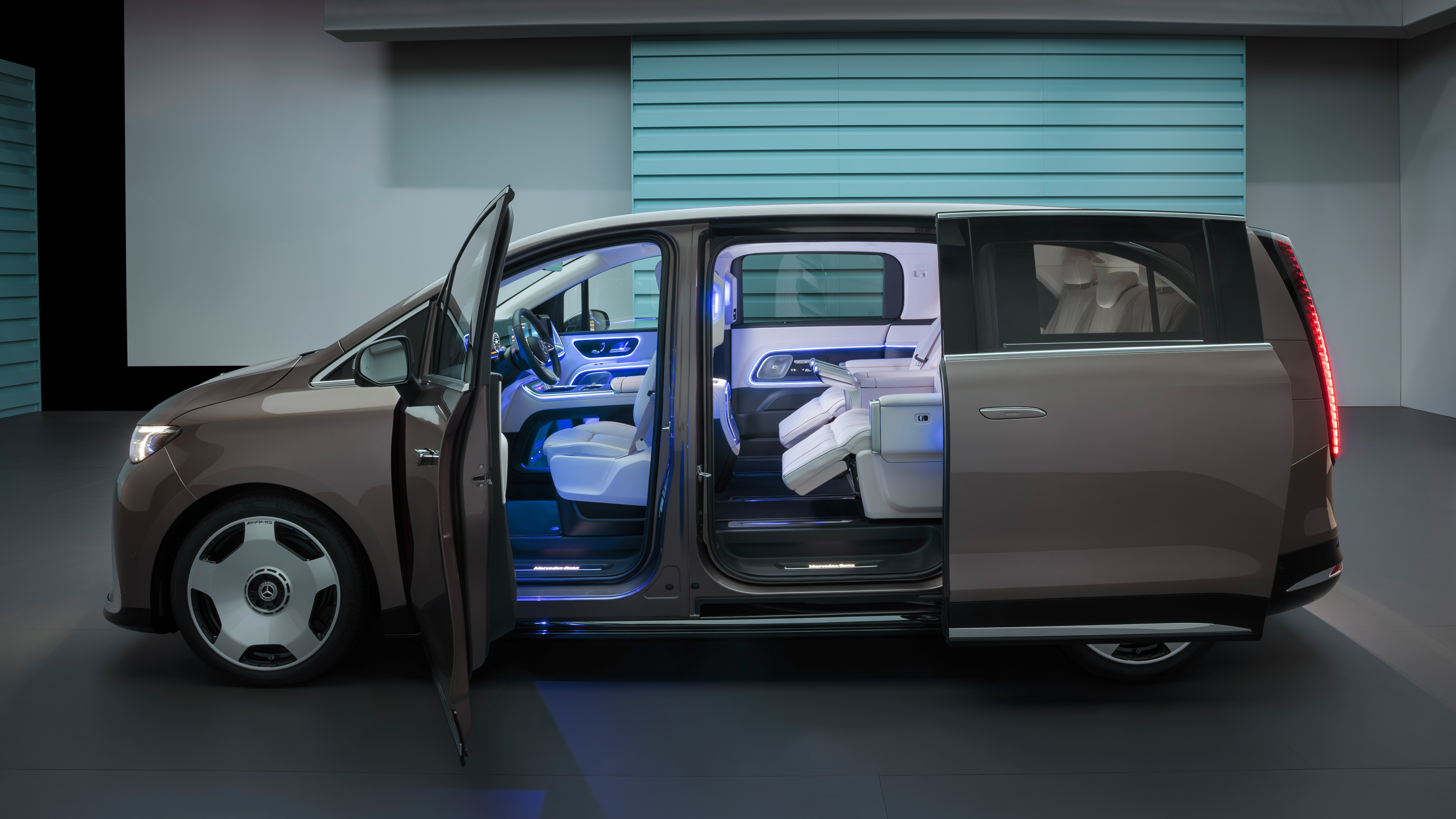 Mercedes VLE - side