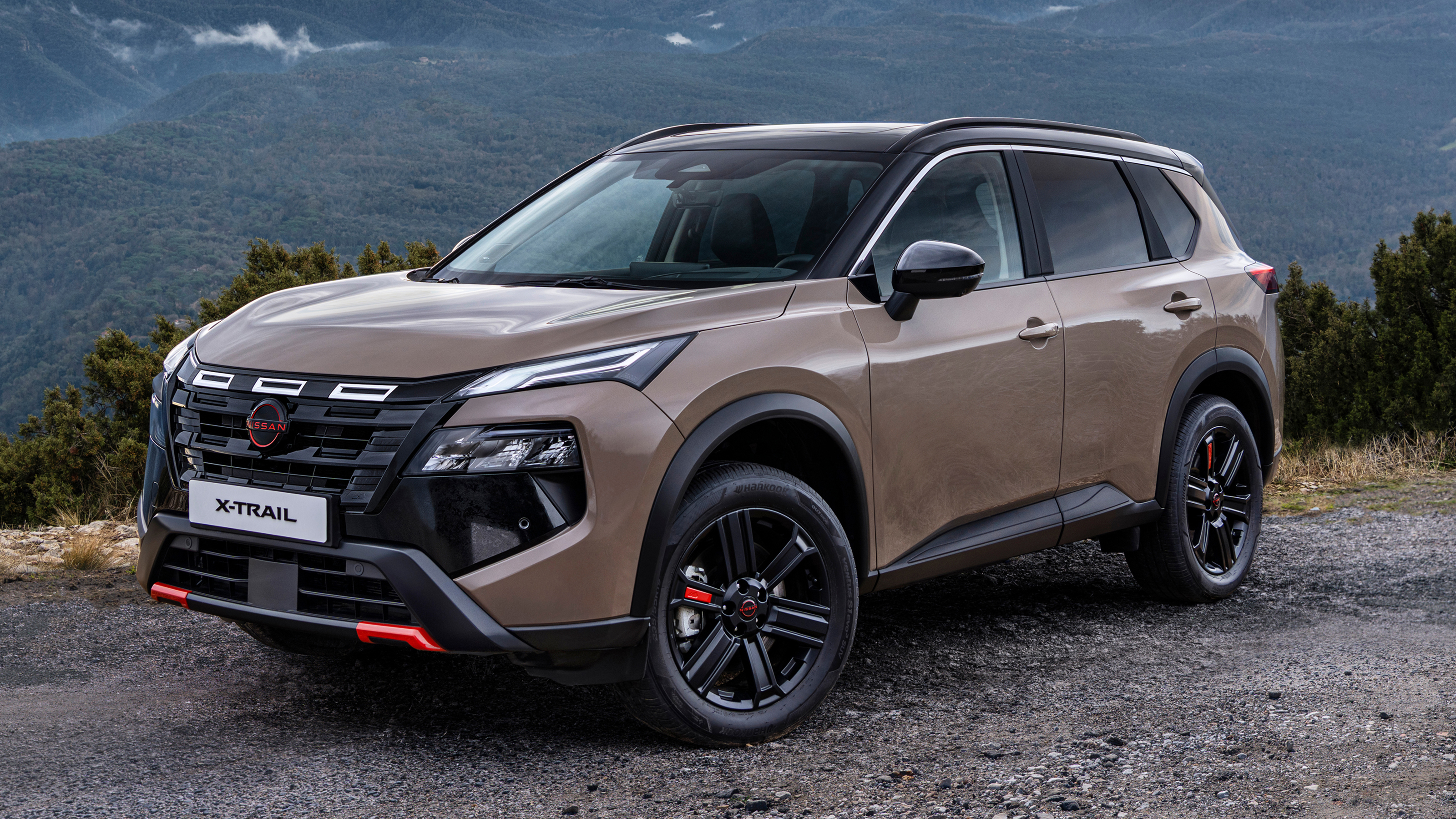 New Nissan X-Trail N-Trek - beige front 3/4 