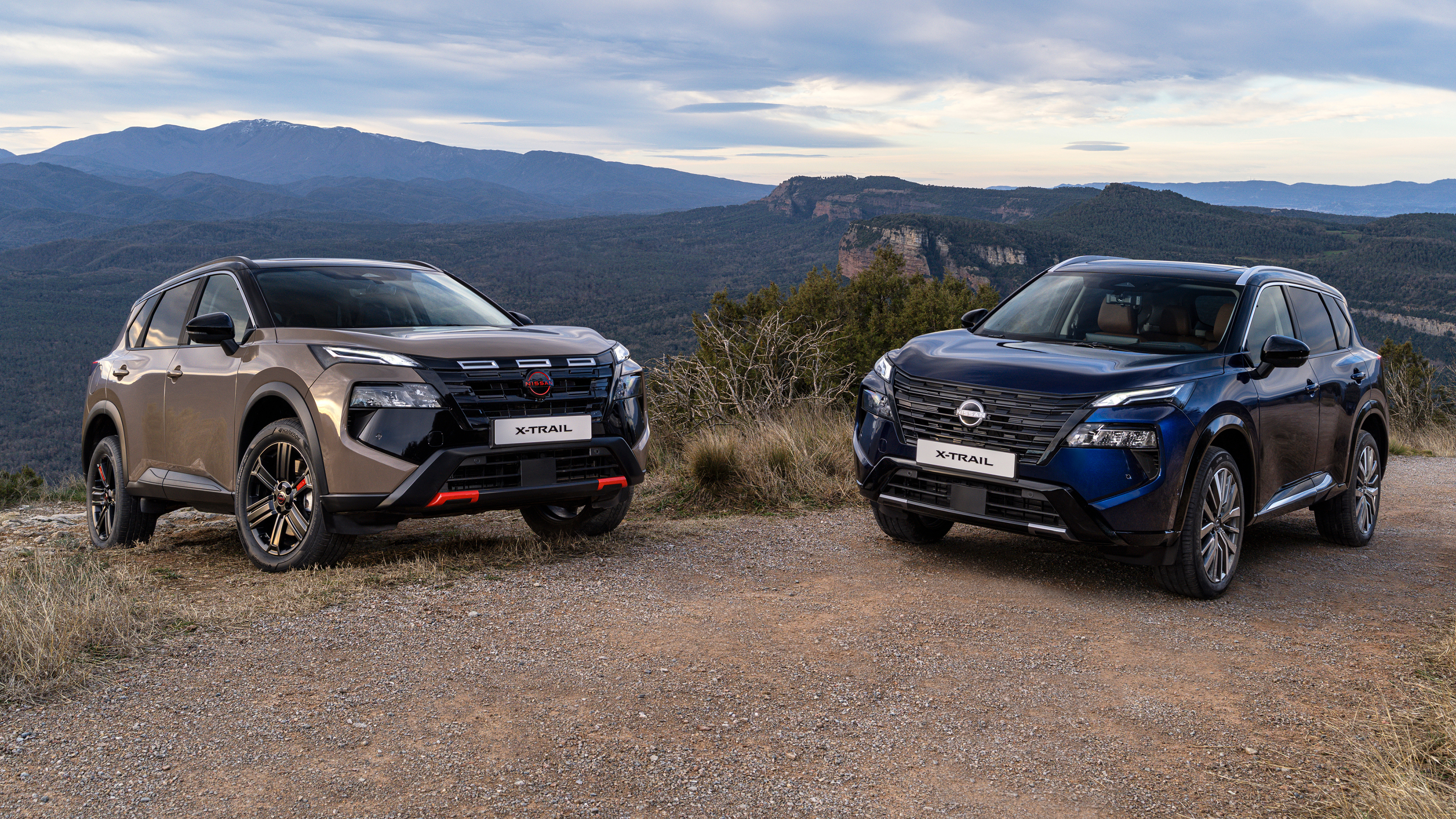 New Nissan X-Trail N-Trek - blue and beige front 3/4