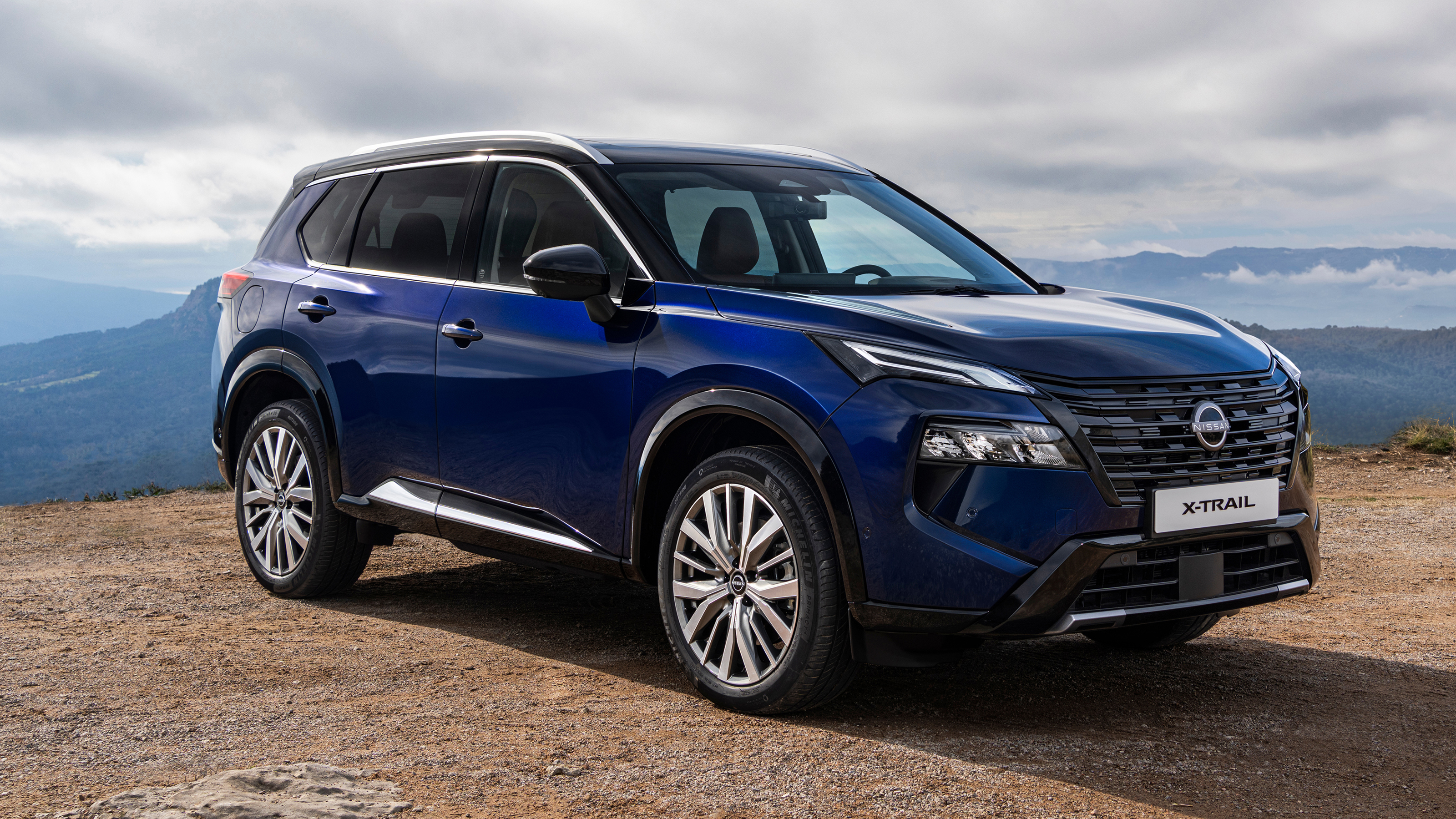 New Nissan X-Trail N-Trek - blue front 3/5