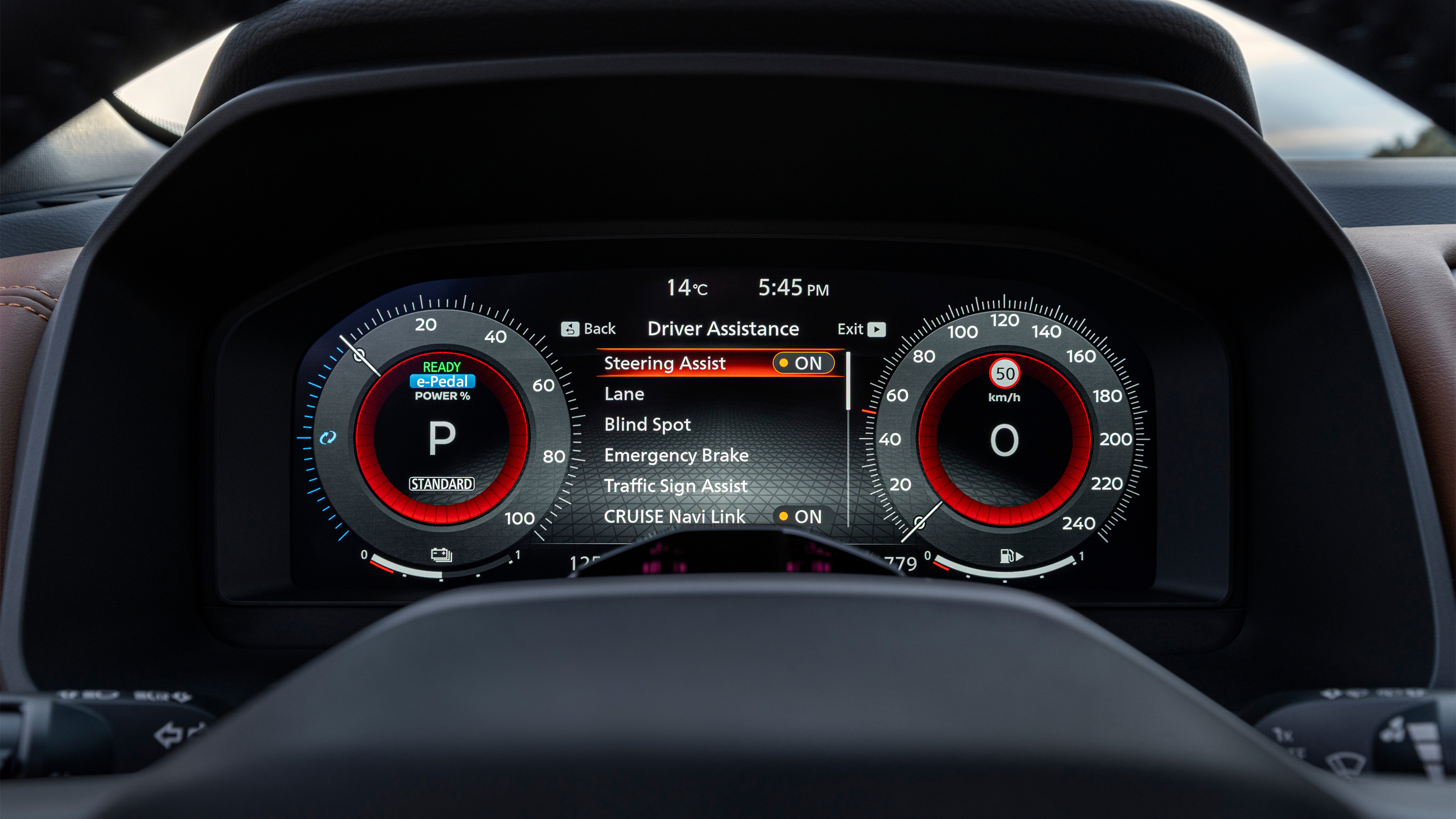 New Nissan X-Trail N-Trek - driver screen 