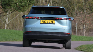Omoda 7 - rear cornering