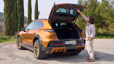 Porsche Cayenne Electric - boot