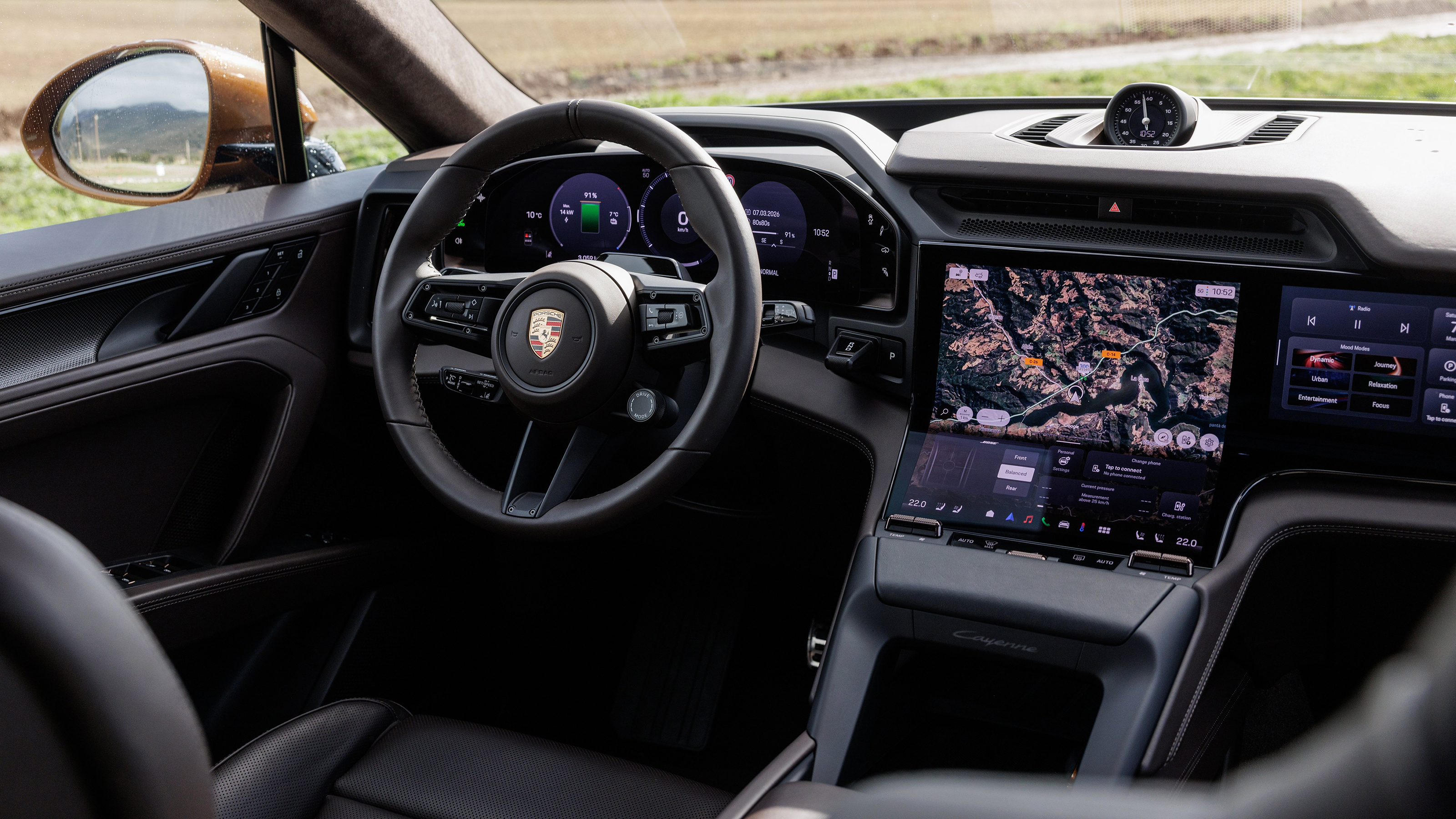 Porsche Cayenne Electric - cabin