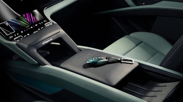 Porsche Cayenne Electric S - centre console and key