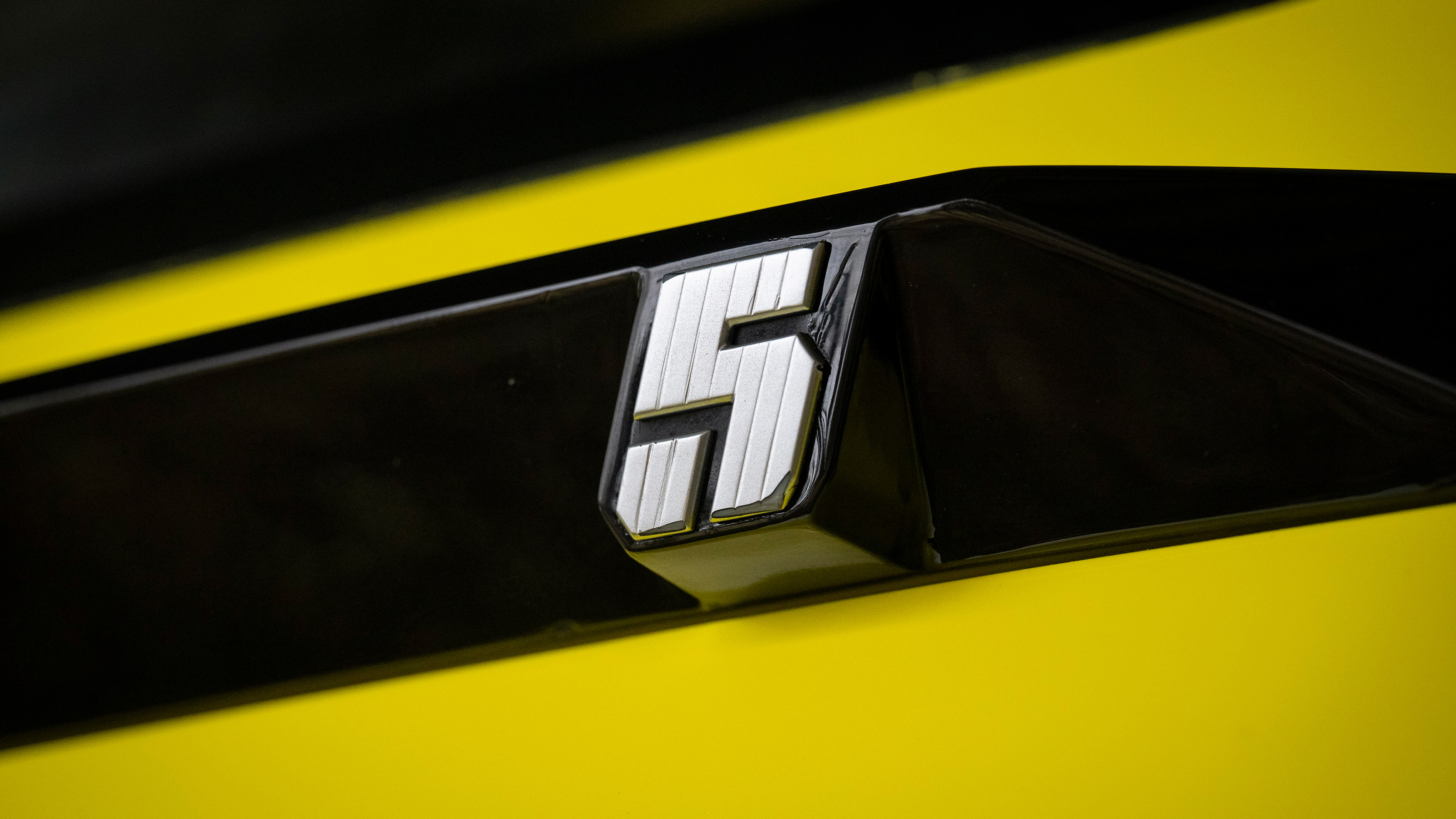 Renault 5 Turbo 3E - '5' badge