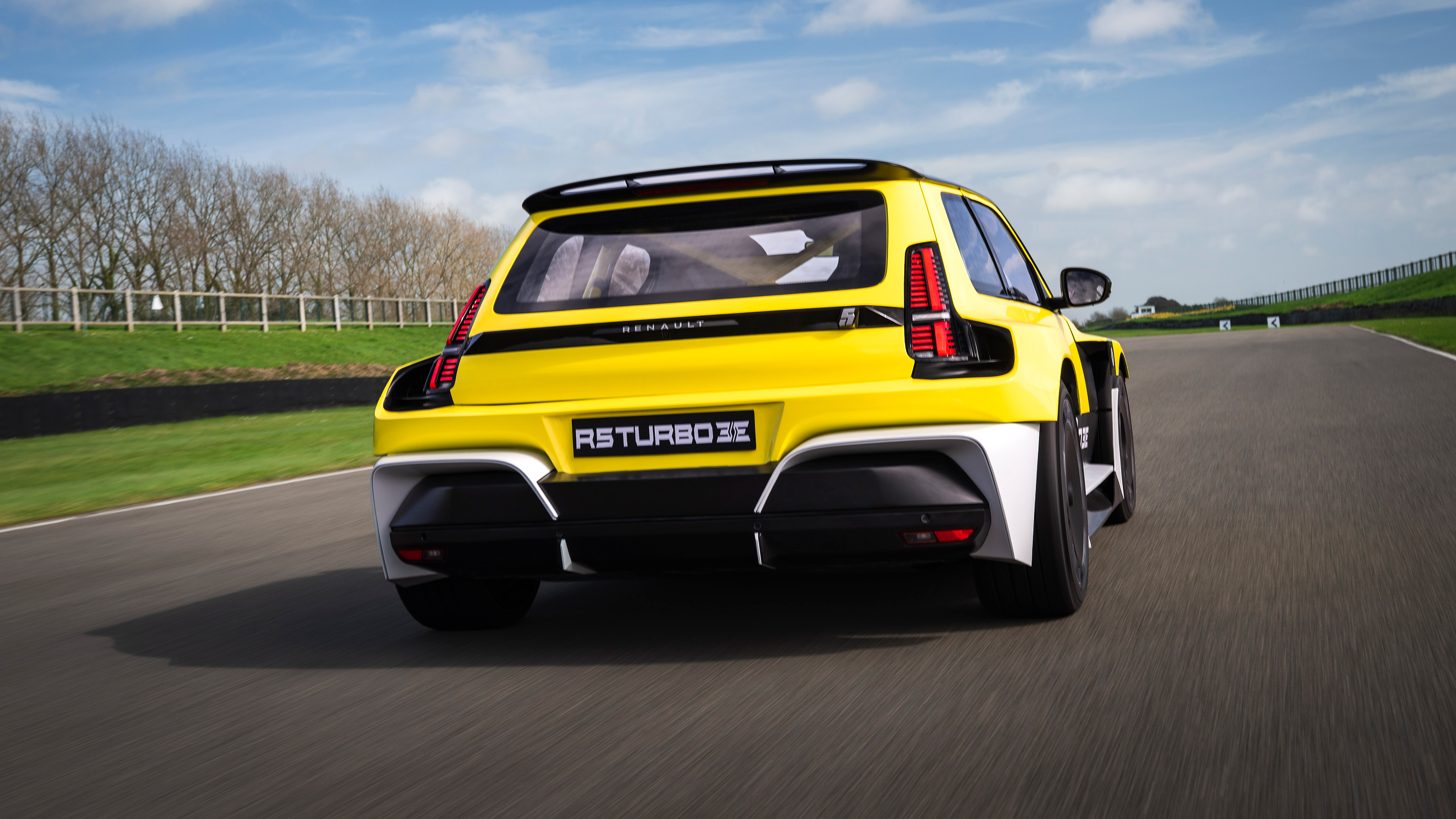 Renault 5 Turbo 3E - rear tracking