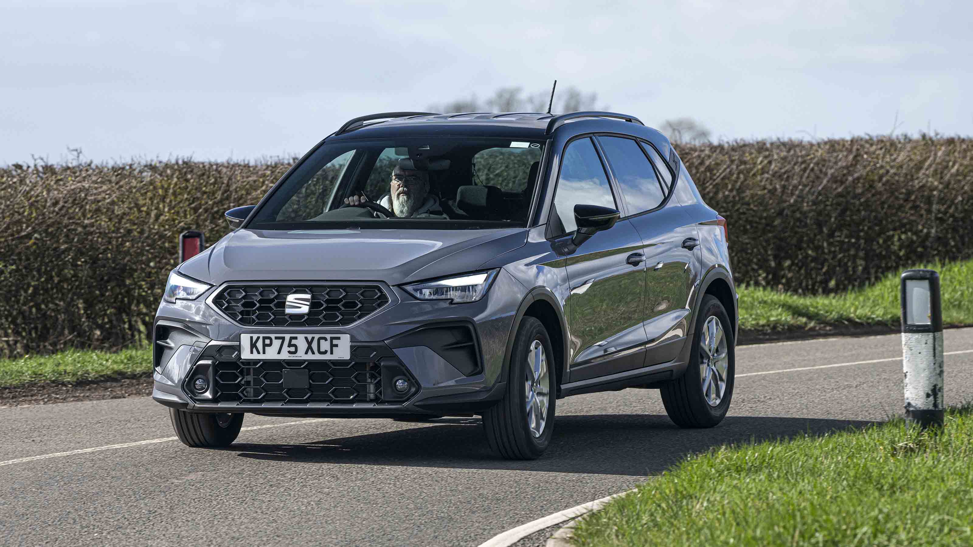 SEAT Arona - front corner, action