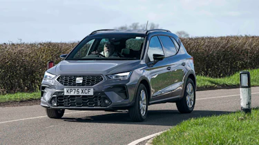 SEAT Arona - front corner, action