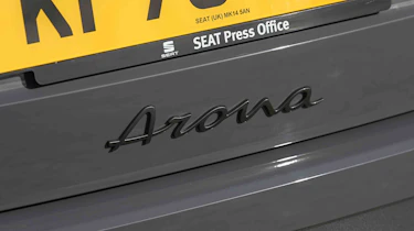 SEAT Arona - tailgate Arona badge