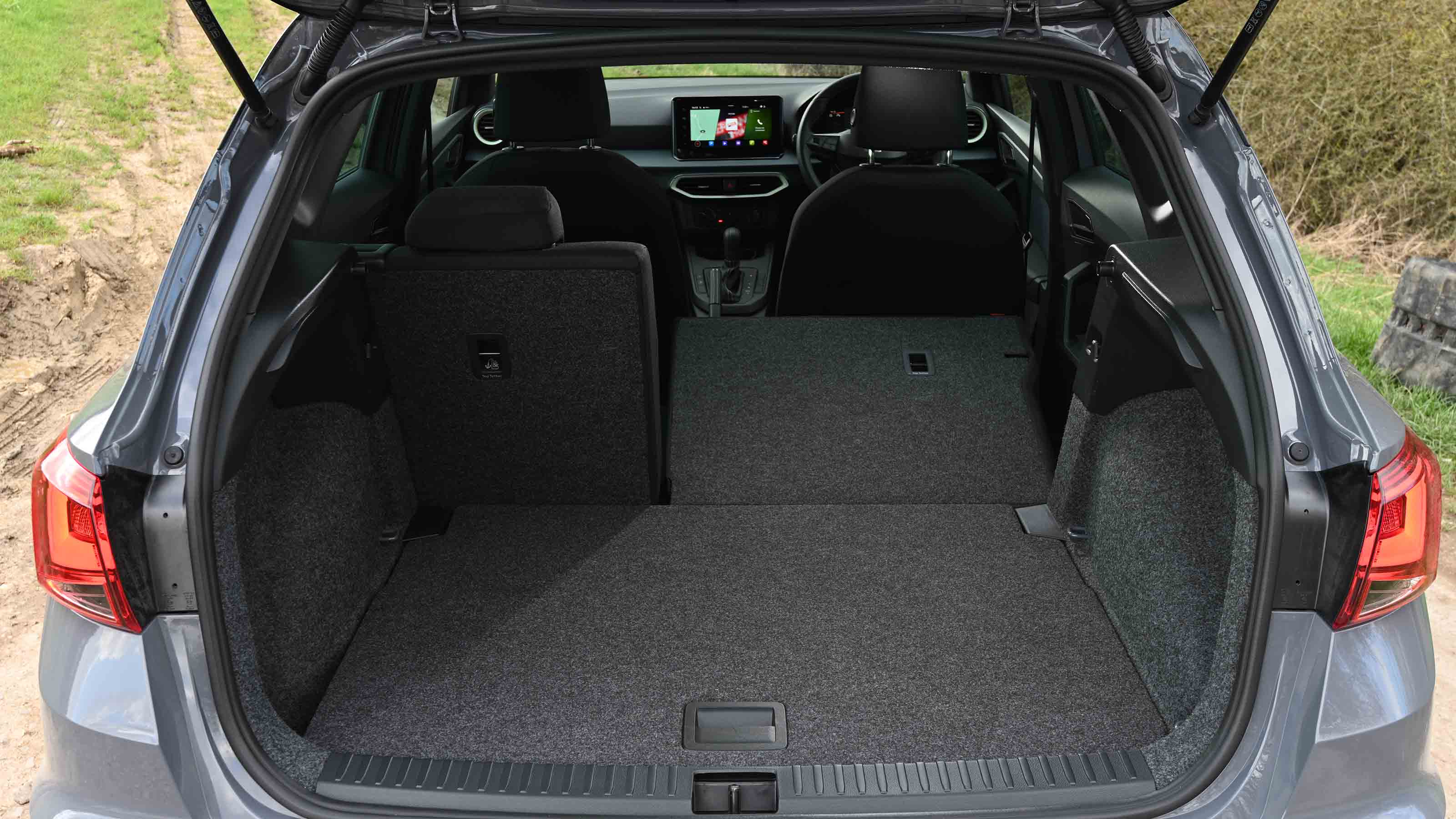 SEAT Arona - boots
