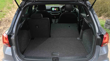 SEAT Arona - boots