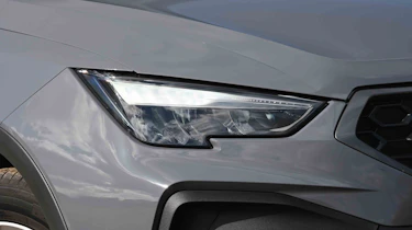 SEAT Arona - head light
