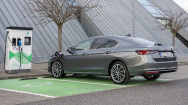 Skoda Superb iV - rear charging