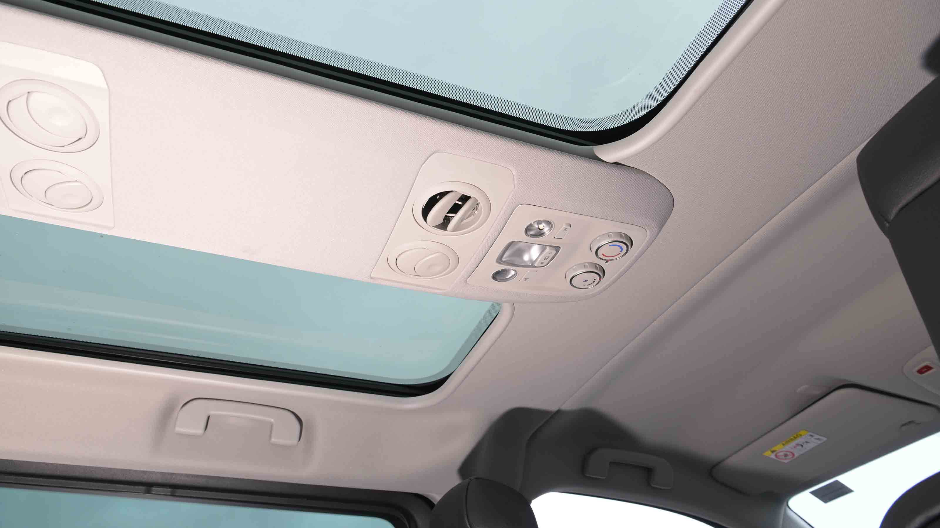Vauxhall Vivaro Life - overhead console