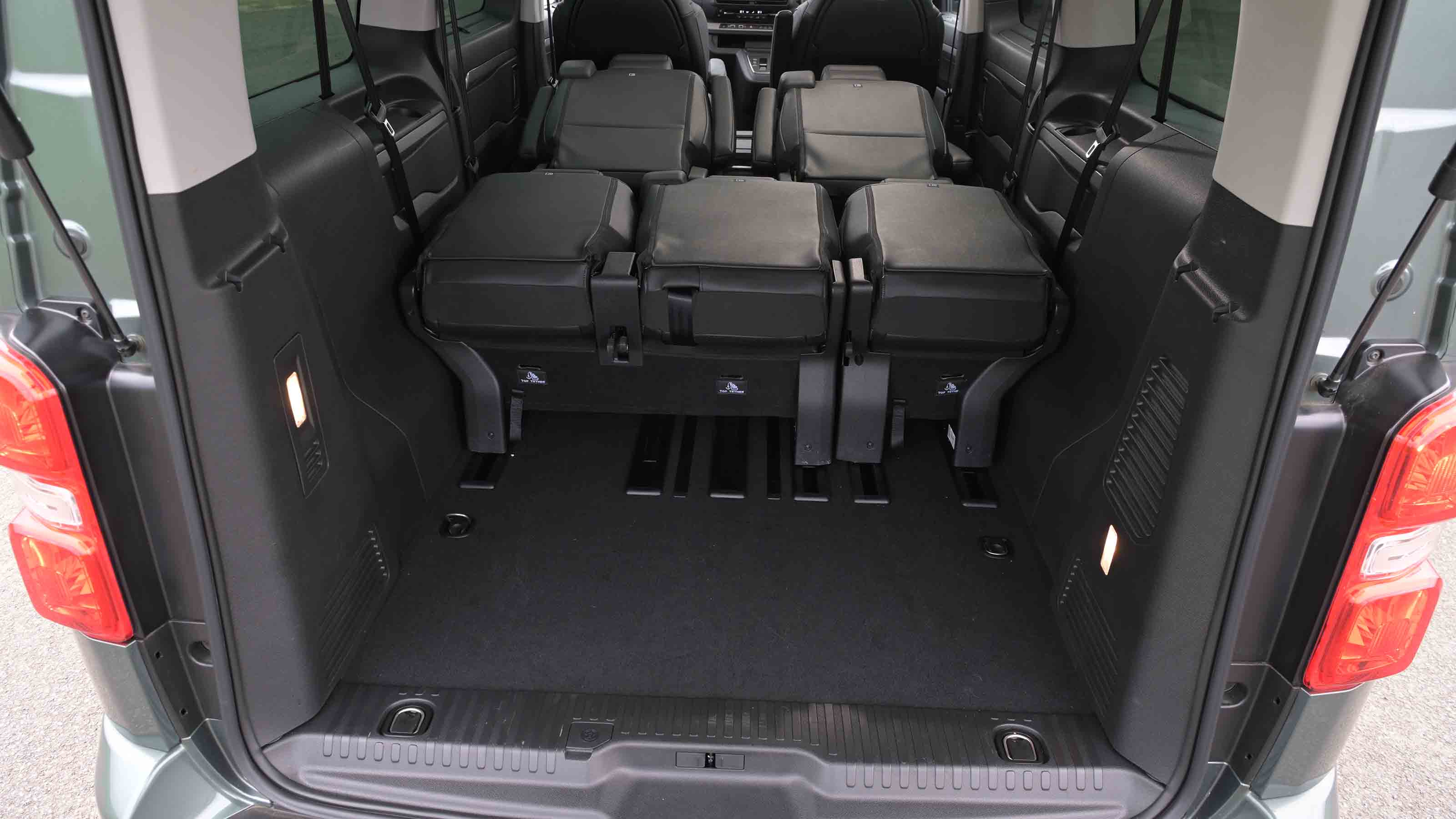 Vauxhall Vivaro Life - boot