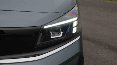 Vauxhall Vivaro Life - head light