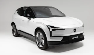 Volvo EX30 Cargo - front 3/4