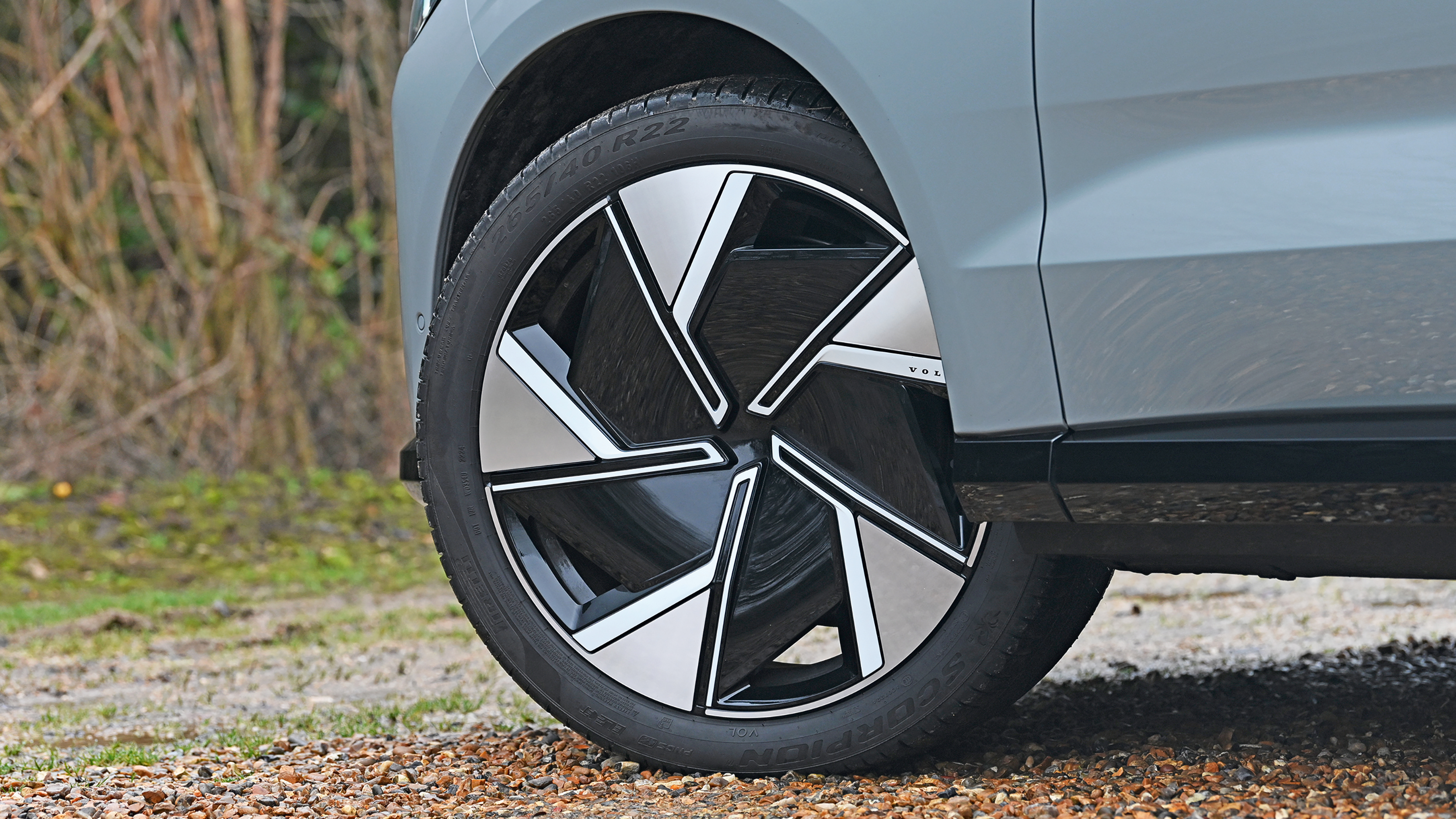 Volvo EX90 - front allow
