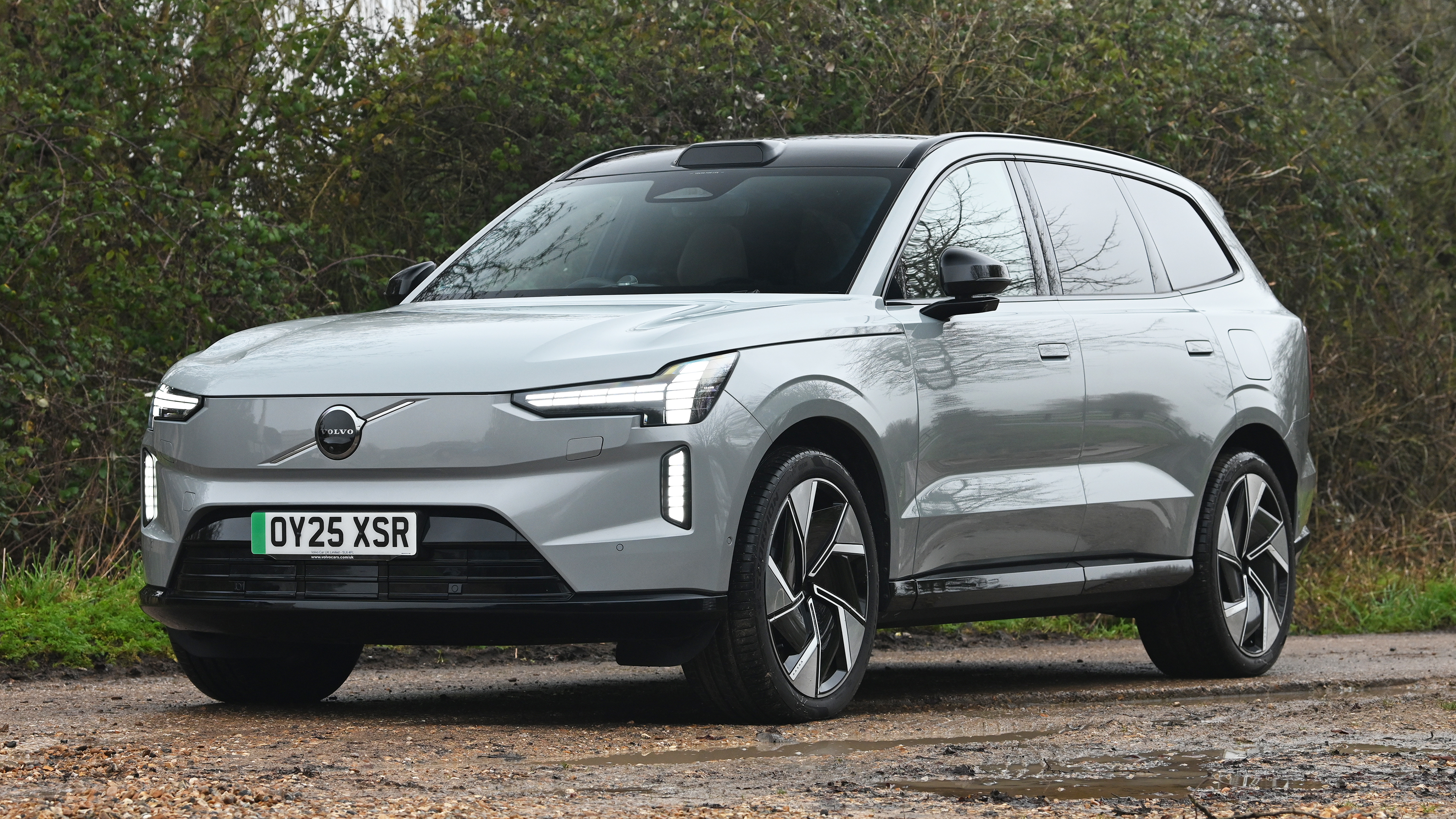 Volvo EX90 - front angled