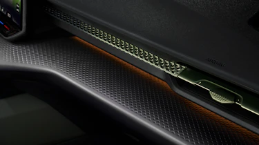 Cupra Raval sill