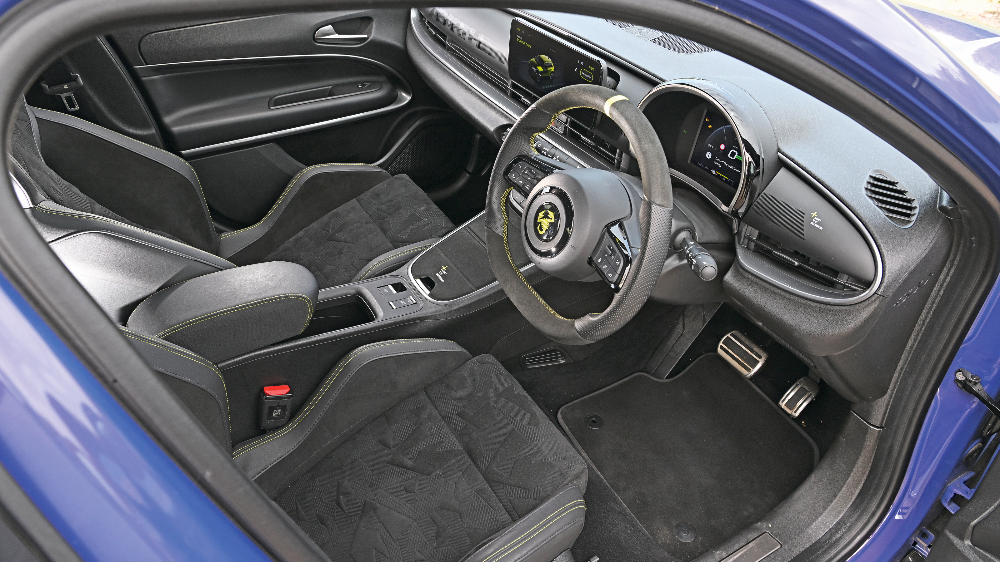 Abarth 600e Scorpionissima - dashboard