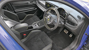 Abarth 600e Scorpionissima - dashboard