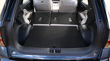 Aion V - boot seats down