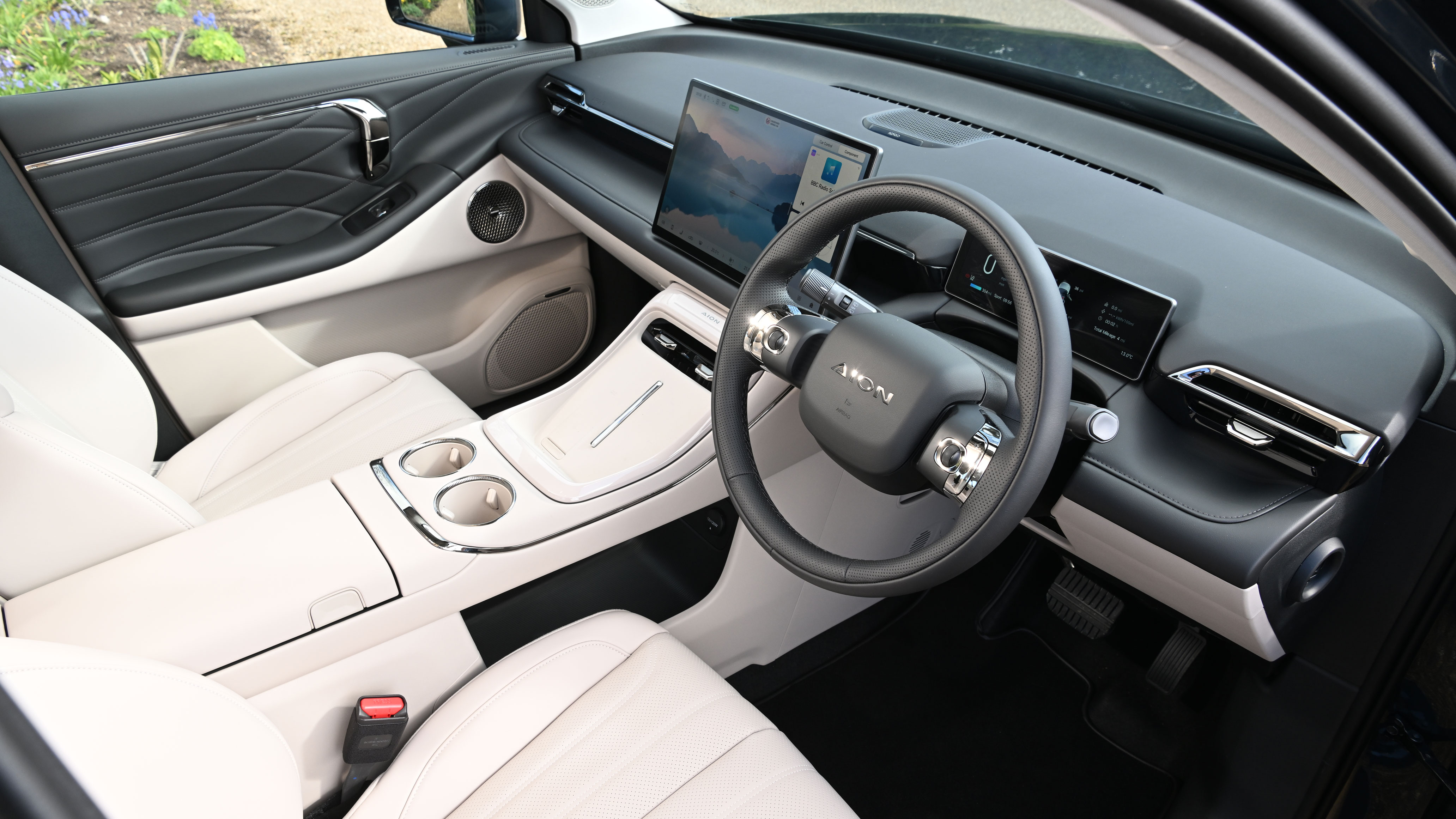 Aion V - cabin