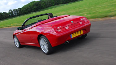 Alfa Romeo Spider - rear tracking