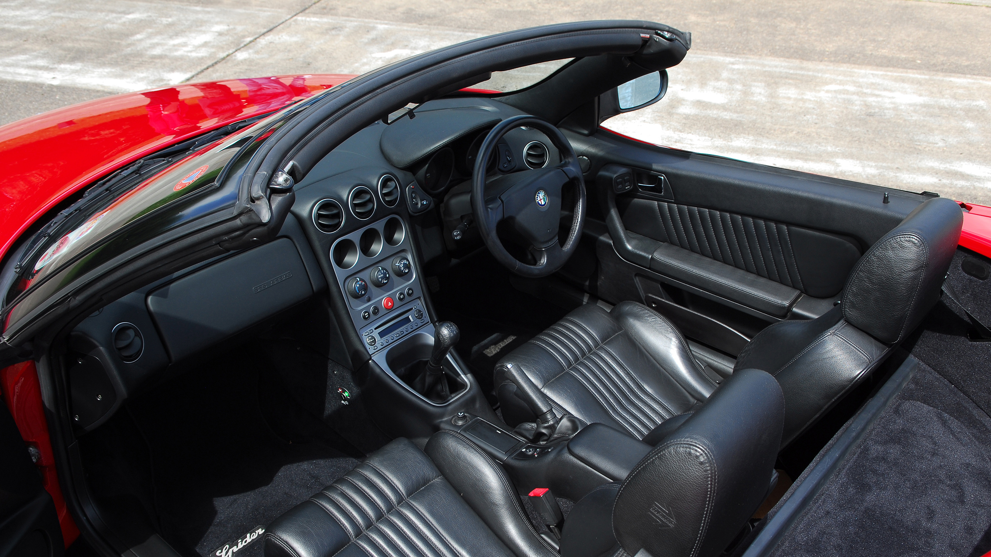 Alfa Romeo Spider - interior