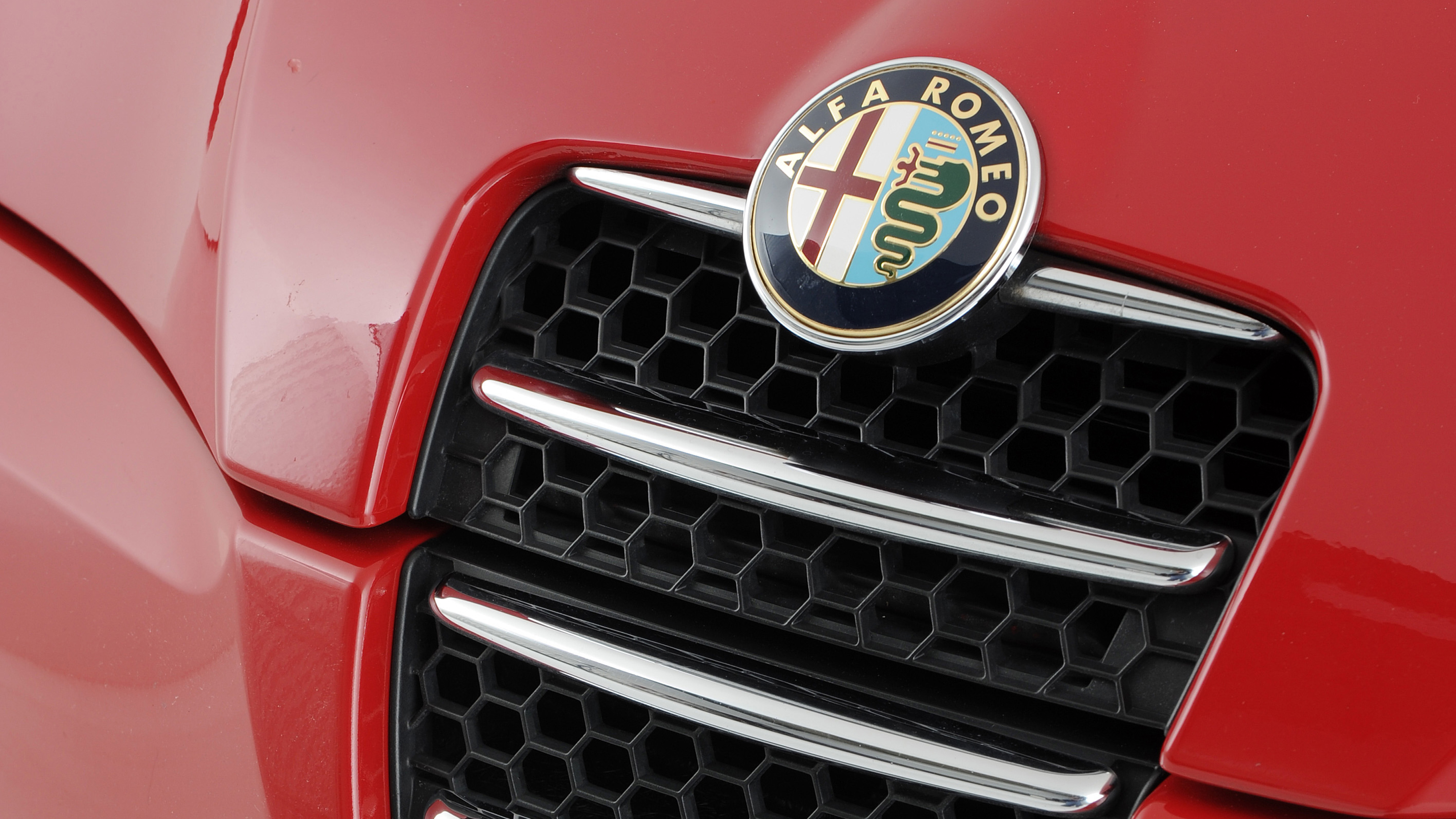 Alfa Romeo Spider - grill badge