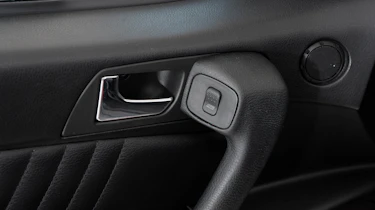 Alfa Romeo Spider - interior door handle
