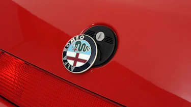 Alfa Romeo Spider - tailgate lock