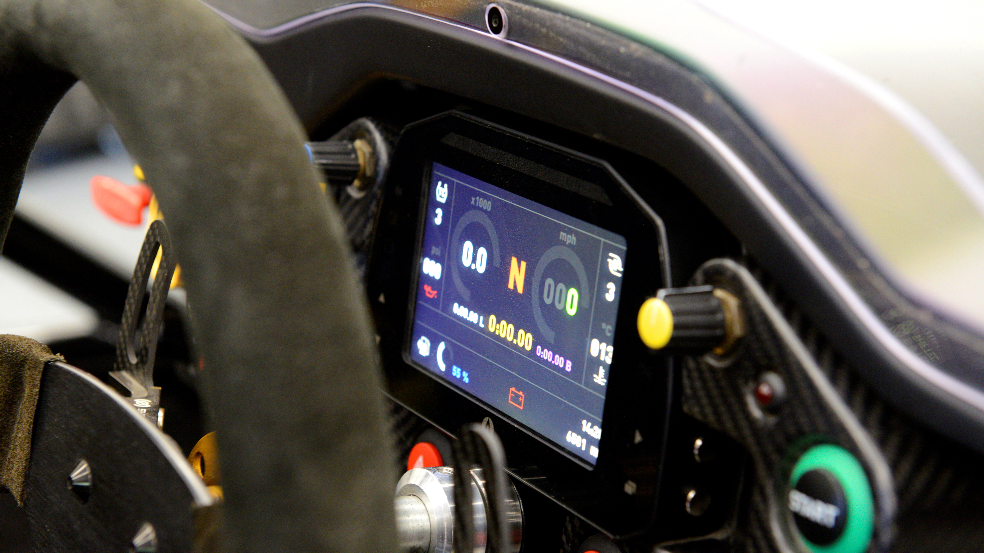 Ariel Atom 4RR - driver display