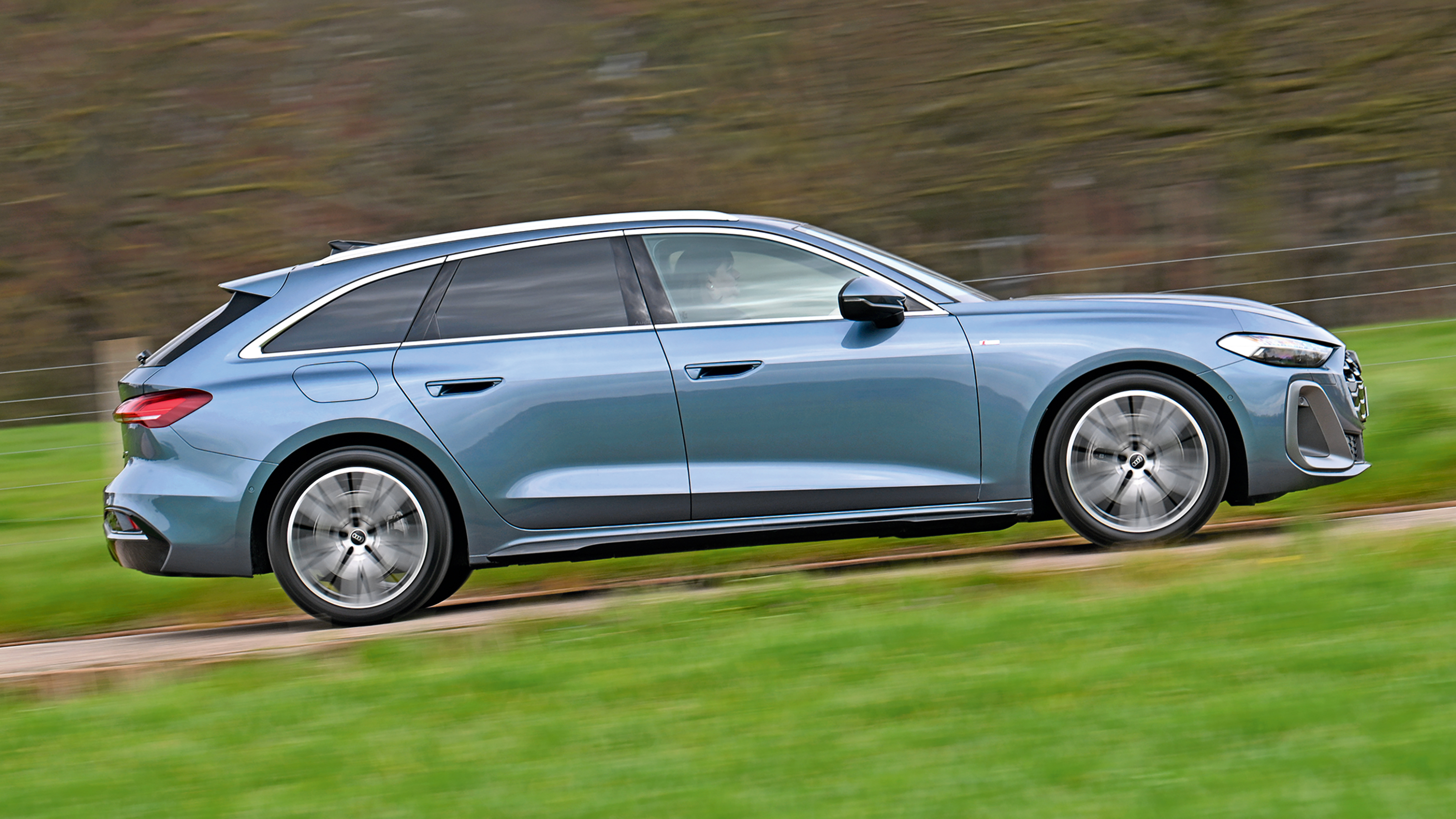 Audi A5 Avant TDI quattro S Line - dynamic side profile
