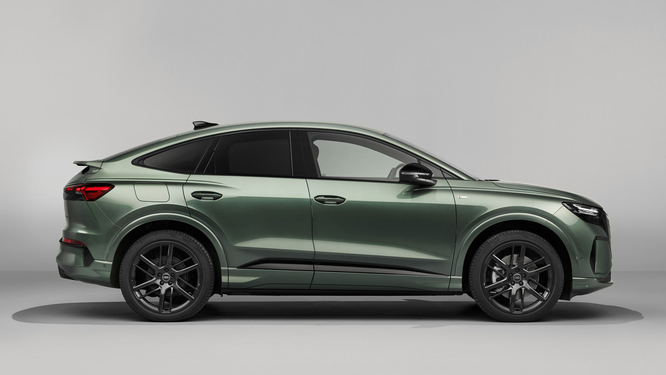 Audi Q4 Sportback e-tron facelift - side