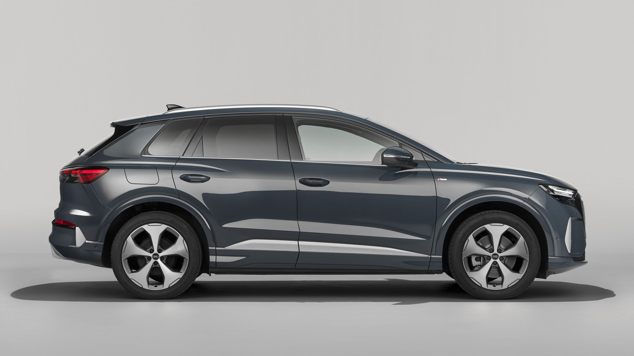 Audi Q4 e-tron facelift - side