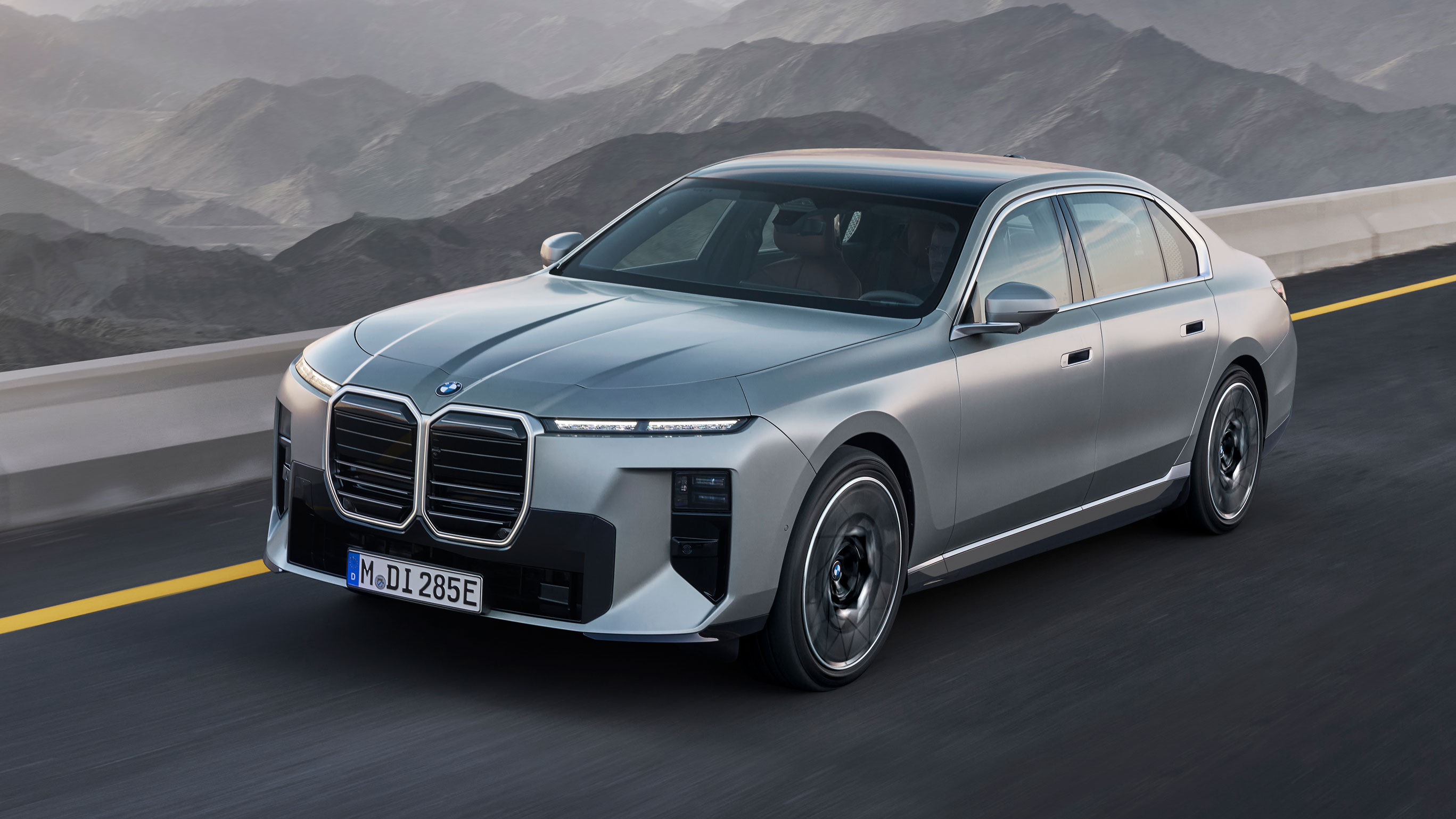 BMW i7 - front tracking