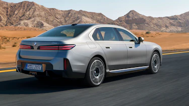 BMW i7 - rear tracking